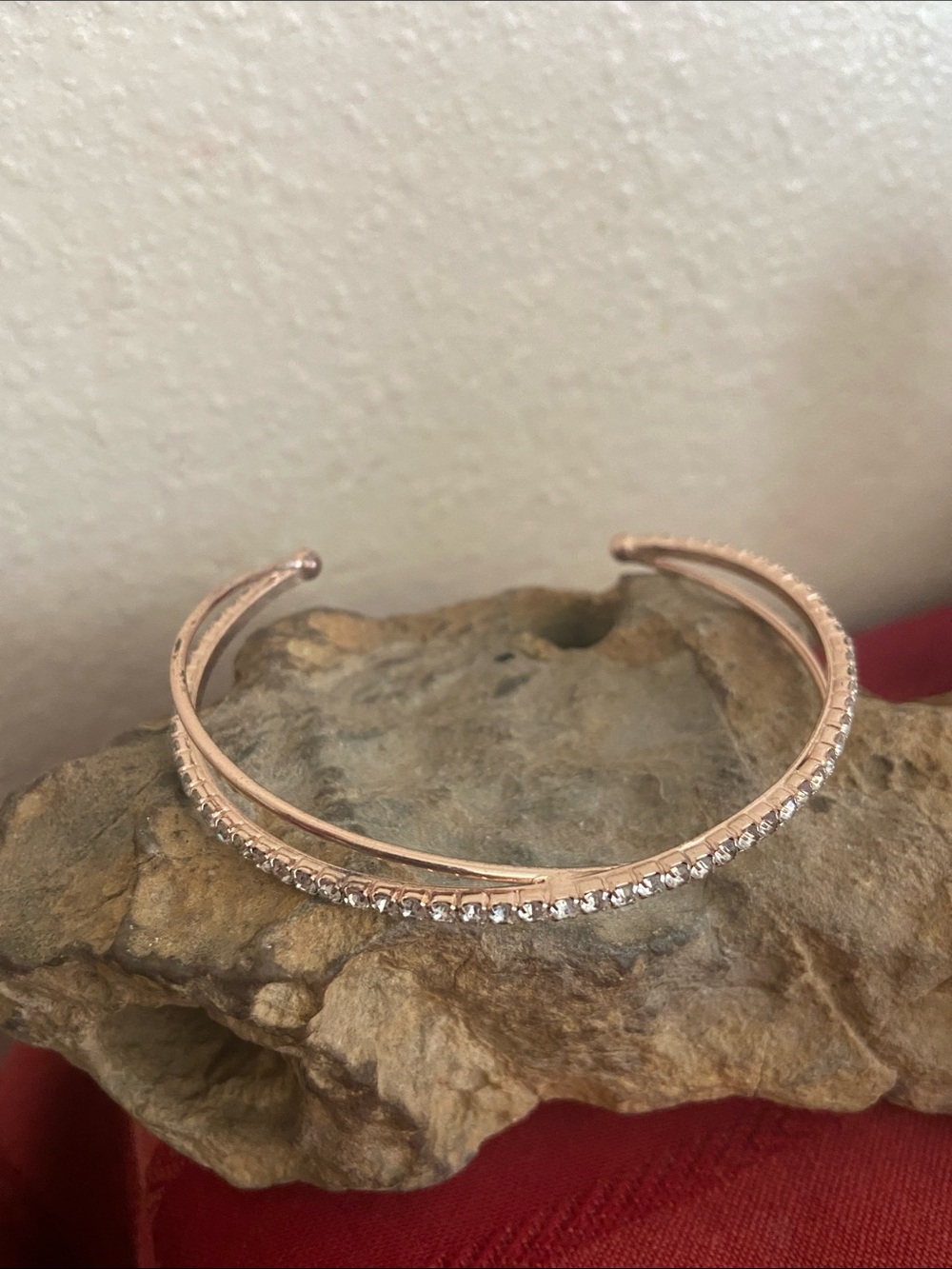 5/$10❤️❤️❤️Rose Gold Tone Crystal Open Cuff Bracelet